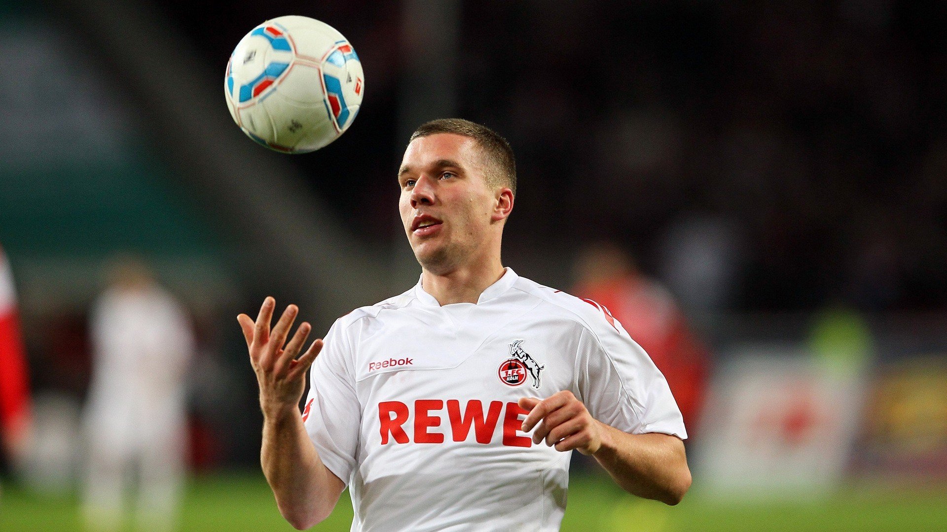 开云体育下载-德甲争夺，球迷热烈讨论，德甲足球说